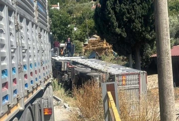 Söke’de devrilen tırın şoförü hayatını kaybetti
