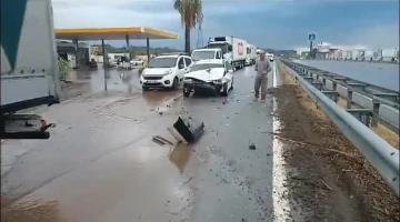 Söke’de sağanak yağış kazaya neden oldu: 3 yaralı
