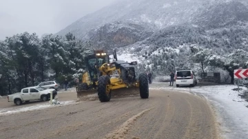 Spil Dağı’na çıkışlarda kış lastiği ve zincir zorunluluğu