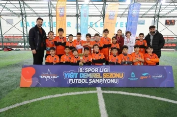 Spor Ligi’nin futbol şampiyonu Ayazma Şimşekler oldu