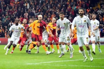 Galatasaray: 2 - İstanbulspor: 0 İlk yarı
