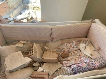 Sultangazi’de yıkım çalışması sırasında bitişikteki bina zarar gördü
