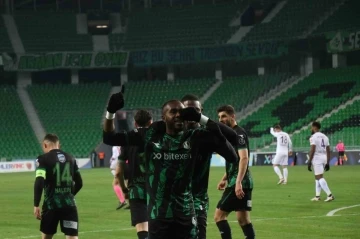 Süper Lig hasreti çeken Sakaryaspor, basamaklara sağlam basıyor
