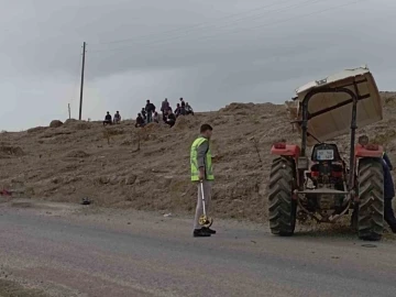 Sürüklenen traktörden düşen sürücü hayatını kaybetti
