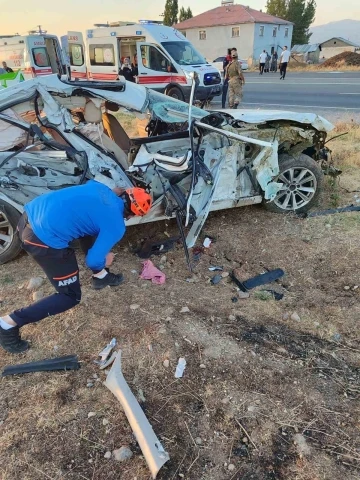 Sürüye çarpan otomobile arkadan gelen kamyon çarptı: 1 ölü, 2 yaralı
