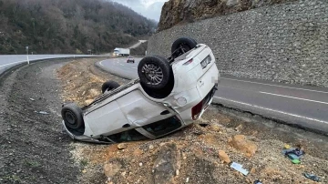 Otomobildeki 2 kişi kazayı burunları bile kanamadan atlattı