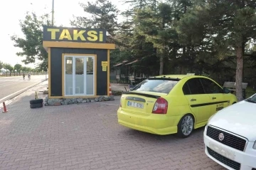 Taksicilerin yolcu kavgası kanlı bitti: 1 ölü
