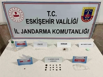 Tarih eser satmaya çalışan şahıslar jandarma tarafından yakalandı
