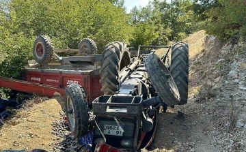 Bursa’da tarla dönüşü traktör devrildi: 1’i ağır 6 yaralı