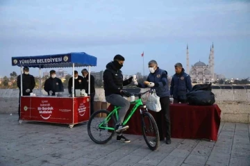 Taşköprü’de vatandaşlara sabah çorbası
