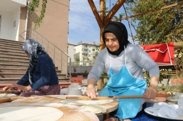 Taşovalı öğretmen ve öğrencilerden Filistinliler için yardım etkinliği
