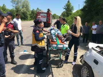 Tatile gittikleri otomobil takla atıp başka bir araçla çarpıştı: 1’i ağır 6 yaralı