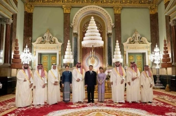 Tayland Kralı Vajiralongkorn ve Kraliçe Suthida, dünya liderlerini ağırladı
