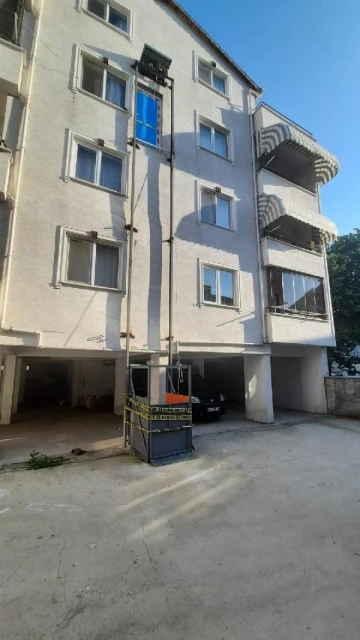 Taziye için geldikleri apartmanda halatı kopan seyyar asansör zemine düştü: 2 ölü, 2 yaralı