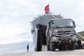 TCG Sancaktar ve TCG Bayraktar gemileri deprem bölgesine doğru yola çıktı
