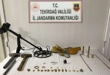 Tekirdağ’da kaçak kazı ve gümrük kaçağı içki operasyonunda 10 gözaltı
