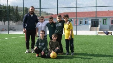 Tekkeköy’de öğrencilere futbol eğitimi
