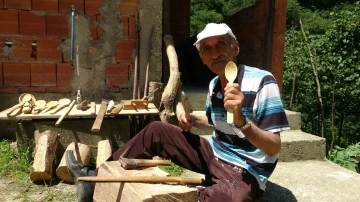 Teknolojiye inat ata mesleği tahta kaşıkçılığı geleneksel yöntemlerle sürdürüyor
