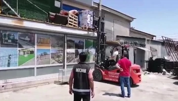 Tel örgü dükkanı sigara imalathanesi çıktı
