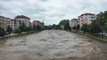 Terme Çayı taştı, sel ve su baskınları yaşandı
