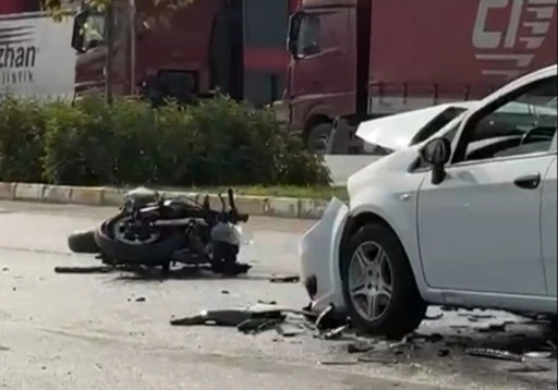 Ters şeritten gelen araç motosikletlae kafa kafaya çarpıştı, 1 ölü 1 yaralı
