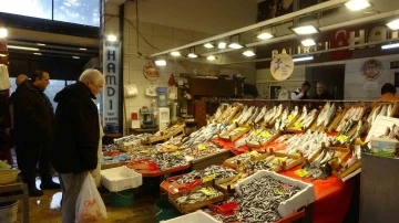 Tezgahlarda balık fiyatları 