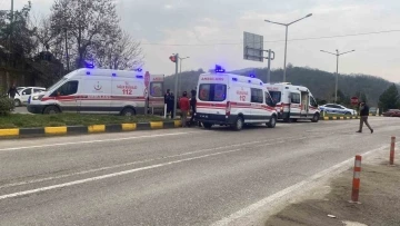 Tır sürücüsü depremzedeleri taşıyan araca çarptı: 7 yaralı