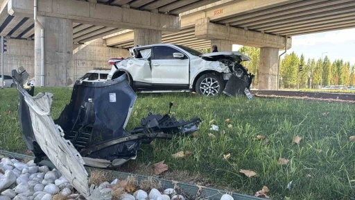 Tırla çarpışan milyonluk cip hurdaya döndü: 2 yaralı
