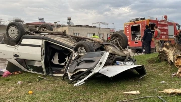 Osmaniye'de refüje çarpan araçtaki 1’i ağır 3 kişi yaralandı