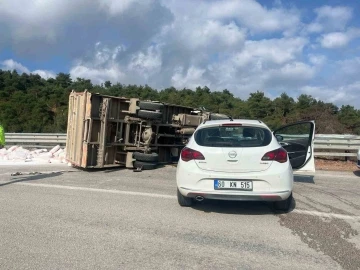 Tokat’ta kamyon ile otomobil çarpıştı: 3 yaralı
