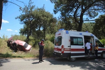 Toprak yığınına çarpan otomobil hurdaya döndü: 1’i ağır 2 yaralı