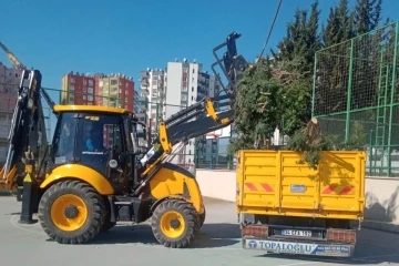 Toroslar’da park ve yeşil alanlara bahar bakımı
