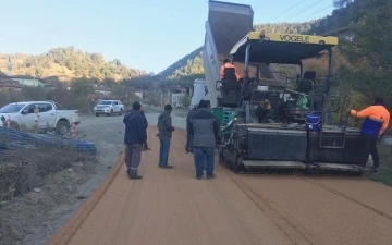 Tozman köy yolunun çalışmalara başlandı
