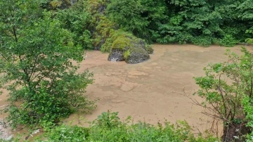 Trabzon’da etkili olan yağış sonrası balık çiftliği sular altında kaldı
