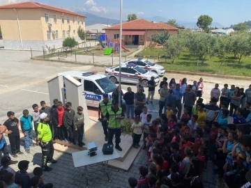 Trafik ekipleri 380 öğrenciye ve 32 öğretmene trafik eğitim semineri verdi
