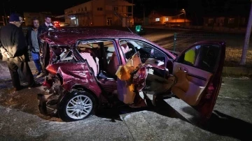 Trafik ışıklarında feci kaza: 3’ü ağır 6 yaralı