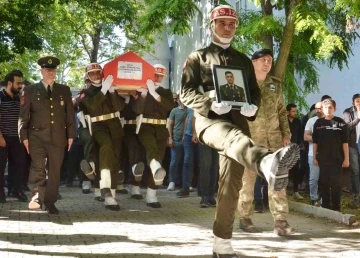 Trafik kazasında hayatını kaybeden astsubay son yolculuğuna uğurlandı
