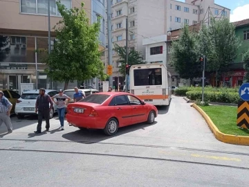 Trafik sıkışıklığı yaşayan bölgeye esnaftan ‘trafik dubalı’ çözüm önerisi
