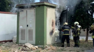 Trafoda çıkan yangın mahalleyi elektriksiz bıraktı
