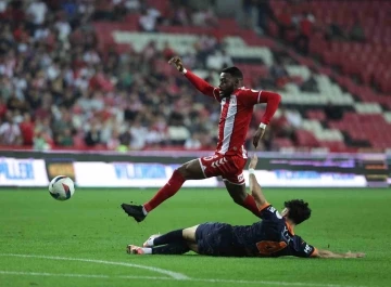 Trendyol Süper Lig: Samsunspor: 0 - RAMS Başakşehir: 0 (İlk yarı)
