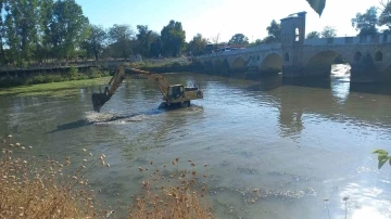 Tunca Nehri çöp ve sazlıklardan temizleniyor
