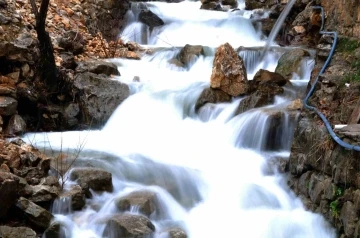 Tunceli’de Zenginpınar Şelalesi baharla birlikte coştu
