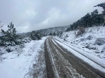 Turgutlu’da kar yağışı nedeniyle iki okulda taşımalı eğitime ara verildi
