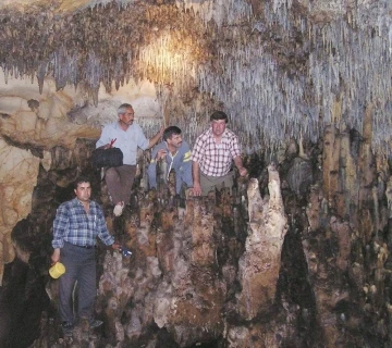 Turizme kazandırılmayı bekleyen asırlık Sırtlanini Mağarası unutulmaya yüz tuttu
