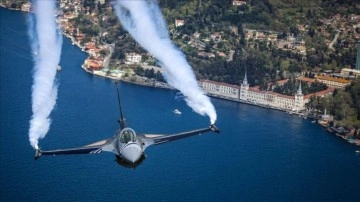 Türk Hava Kuvvetleri, TEKNOFEST kapsamında İstanbul semalarında selamlama uçuşu yaptı