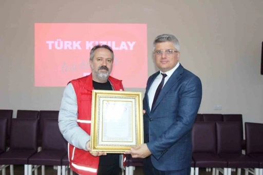 Türk Kızılay’dan Samsun İl Milli Eğitim Müdürlüğü’ne &quot;altın madalya&quot;
