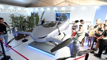 Türkiye'nin yerli uçan arabası AirCar, TEKNOFEST İzmir'de sergileniyor