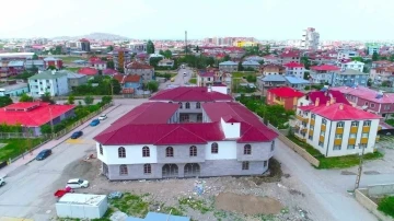 Tuşba Belediyesi’nin ödüllü projesi olan bedesten çarşısı açılış için gün sayıyor
