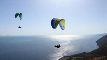 Uçmakdere pisti sonbaharda da yamaç paraşütü tutkunlarını çekiyor