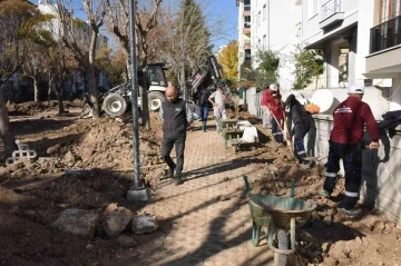 Uğur Mumcu Parkında peyzaj ve üst yapı çalışmaları başladı
